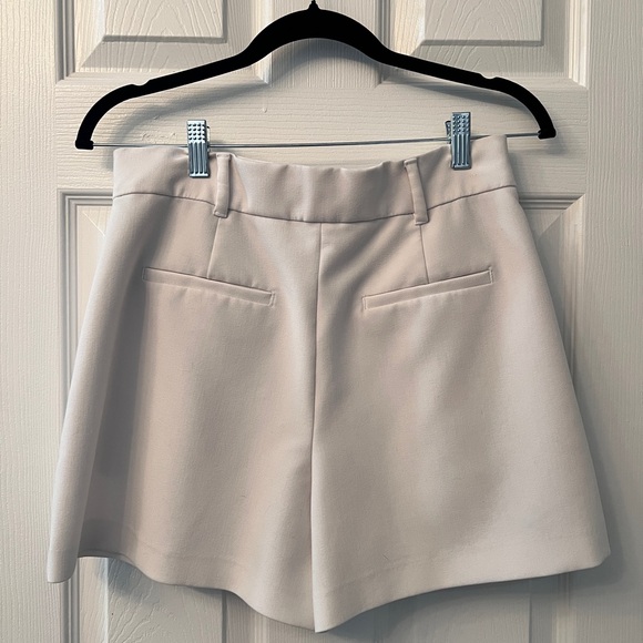 Zara Off-White Shorts - Picture 2 of 3